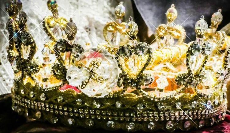 Česká stopa na děsivém francouzském bále