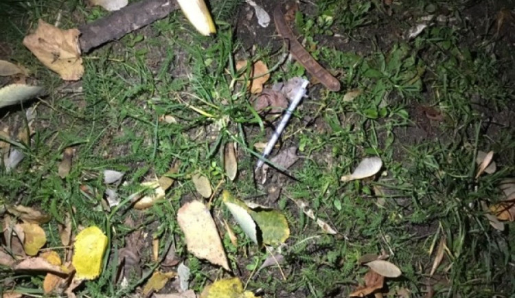 Injekční stříkačky olomoučtí strážníci o víkendu likvidovali v ulicích Kpt. Jaroše a Heydukova