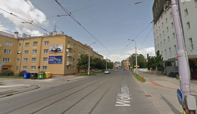 Ve Wolkerově ulici v Olomouci byl dnes ráno nalezen mrtvý muž