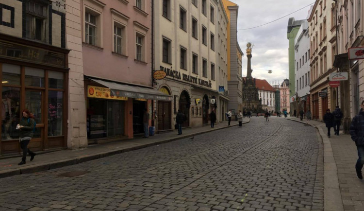 Muž usnul na diskotéce v Riegrově ulici. Okradli ho o téměř osmnáct tisíc