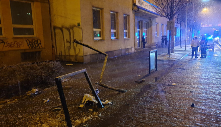 FOTOGALERIE: Hasiči kvůli silnému sněžení řešili přes šedesát událostí