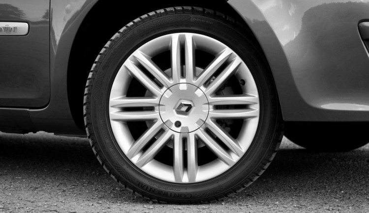 Muž nahlásil krádež svého auta. Nakonec si uvědomil, že jen zapomněl, kde zaparkoval