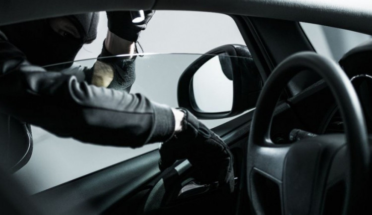 V Olomouci bylo ukradeno další auto. Tentokrát se kradlo na Nové Ulici