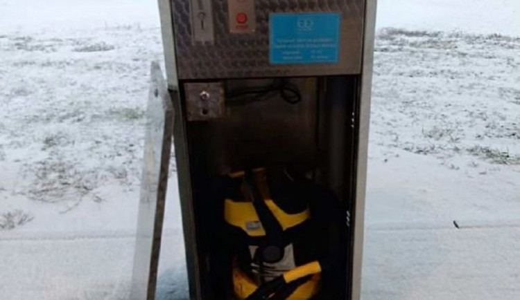 Muž se vloupal do vysavače na mince, kde bylo dvacet korun. Teď mu hrozí vězení