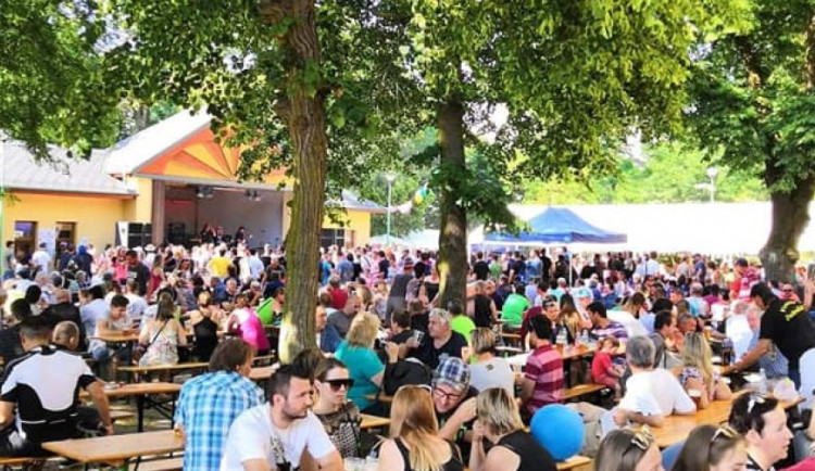 Jadrošův den bude letos ve znamení legend. Zazní písničky Karla Gotta i slavných Beatles