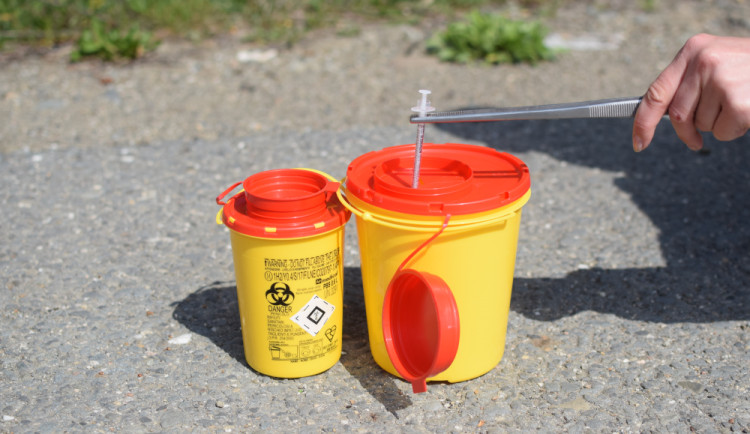 Strážníci likvidovali injekční stříkačky u Bystřičky i na náměstí Republiky