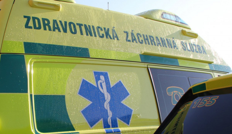 Muž byl doma agresivní a nadýchal přes tři a půl promile. Policii na něj zavolal jeho bratr