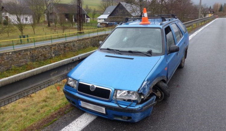 Dvaadvacetiletý cizinec způsobil nehodu. Měl přes tři promile a zákaz řízení