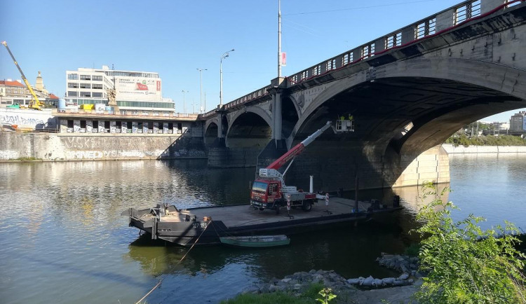 Hlávkův most dostane nový povrch. Řidiče čeká dopravní omezení