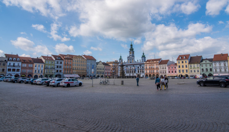 Doprava na náměstí tématem happeningu. Centrum nesmí být dopravní zkratkou, říkají organizátoři