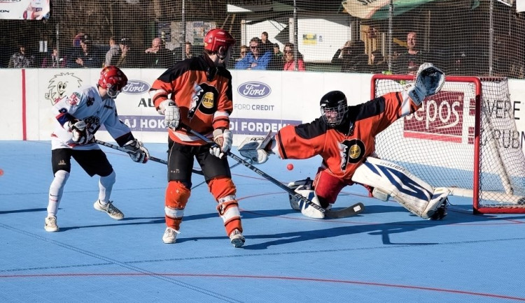 Hokejbalisté SK Jihlava ovládli svoji druholigovou skupinu, Flyers skončili druzí. Oběma celkům nyní začíná play-off