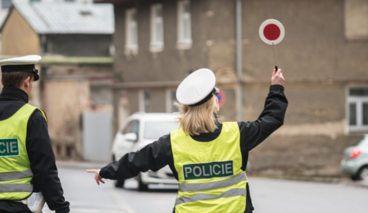 Policisté zastavili dvakrát během jednoho dne stejného řidiče, v obou případech byl opilý