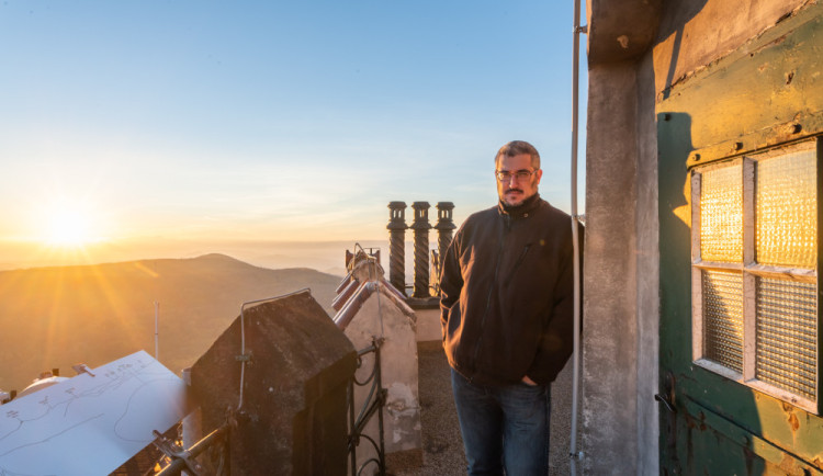 Aktuálně nejsme schopni v předpovědi rozlišit, zda vznikne, nebo nevznikne tornádo, říká meteorolog Petr Zacharov