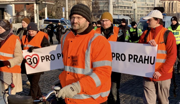 Třicítka je jen začátek, naše akce se budou stupňovat. Vězení se nebojím, říká aktivista Arne Springorum