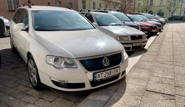 Ukrajinci musí v Česku zaregistrovat svá auta. Jde o desítky tisíc vozidel, hlásí úřady