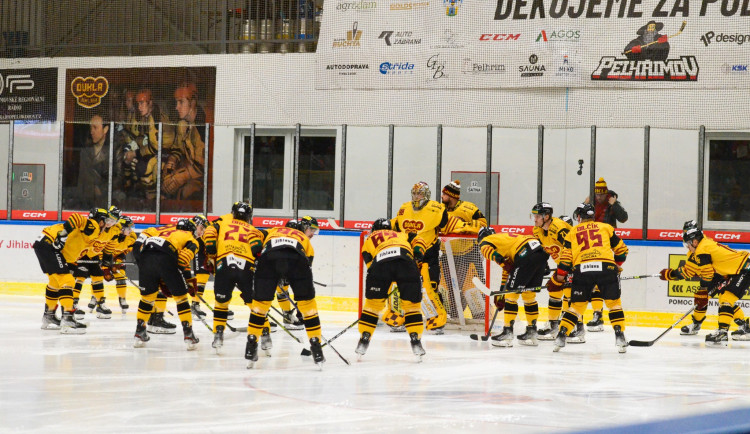 Dukla ve Znojmě tahala za kratší konec provazu, prohrála 2:3. Ve vyrovnané tabulce je šestá