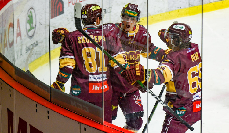 Po měsíci domácí výhra. Dukla udolala Sokolov 4:1, v tabulce je sedmá