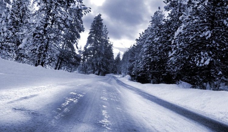 Dálnice D1 je velmi obtížně sjízdná, nehody hlásí i silnice nižších tříd