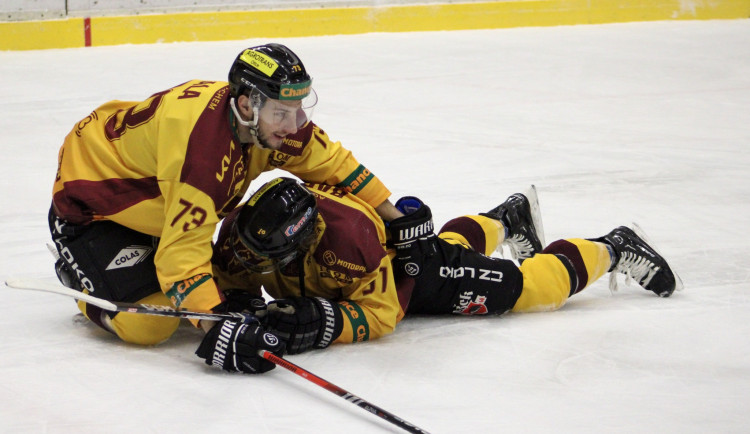 Dukla ovládla derby, Třebíč udolala po samostatných nájezdech