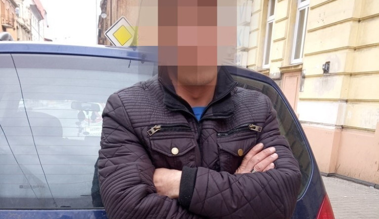 Z běžného dopravního přestupku se vyklubalo podezření z trestného činu