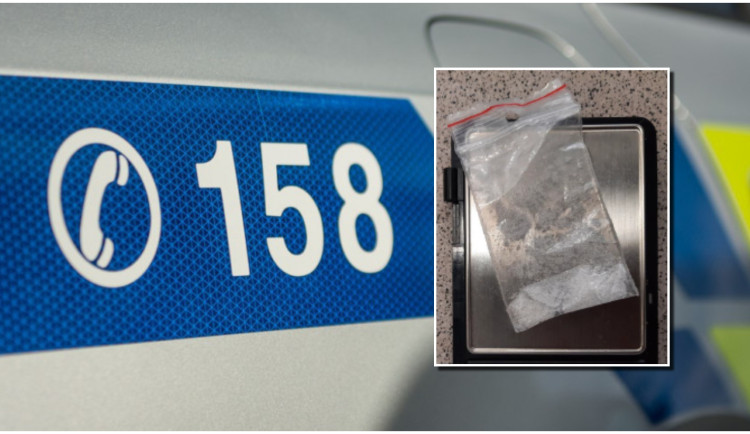 Celostátně hledaný muž zaskočil i zkušené policisty, přišel za nimi zfetovaný a po kapsách měl drogy