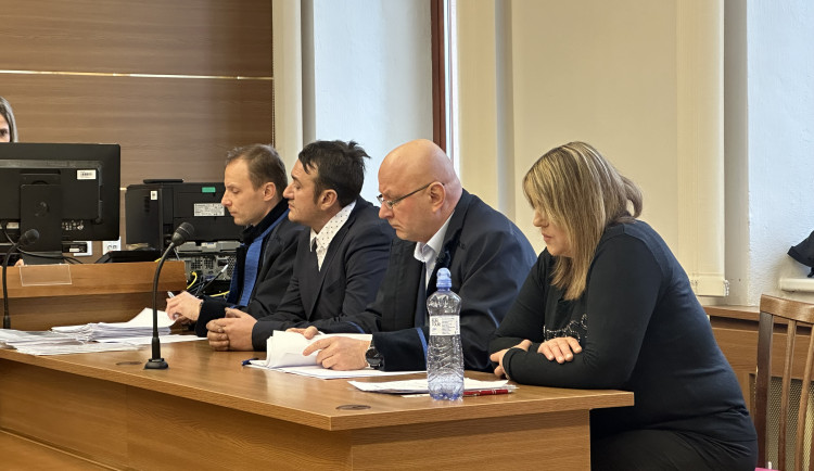 Muž měl obchodovat s lidmi. Rumunů mám plné zuby, řekl u soudu s pláčem