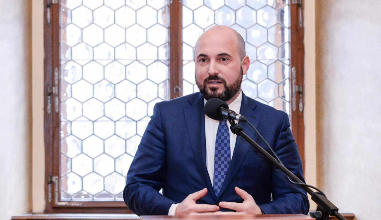 Zastupitelé Plzně grilovali primátora Zarzyckého kvůli prohlášení, které učinil před návštěvou prezidenta