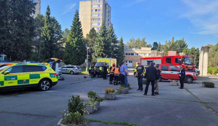 Policie odložila případ hromadného kolapsu studentek zdravotnické školy, nemocnice tehdy ošetřila 60 lidí