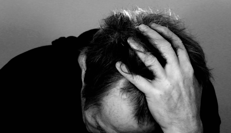 Za odeslání intimních fotek draze zaplatil, muže vydírala pod smyšleným profilem jeho bývalá kolegyně z práce