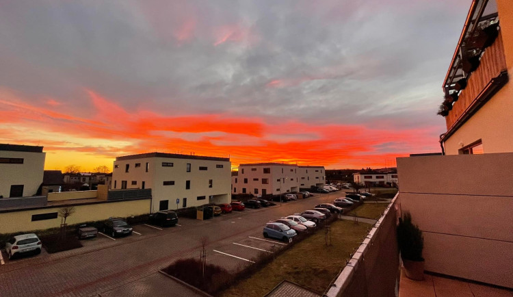 Rudě zbarvené nebe ráno i večer. Jak vznikají červánky? A o čem vypovídají?