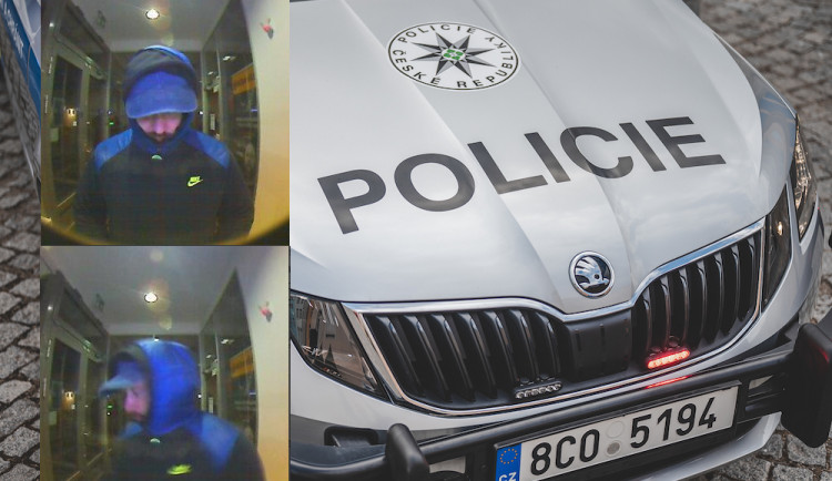 Z ukradené platební karty chtěl neznámý pachatel vybrat peníze. Pátrá po něm policie