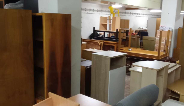 Deset tun vybavení do domácností za tři měsíce. Nábytková banka pomáhá nízkopříjmovým rodinám