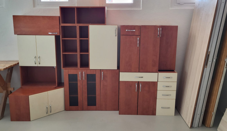 Nábytková banka získá na svůj provoz od kraje 600 tisíc korun, pomáhá nízkopříjmovým rodinám