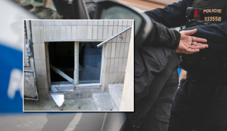 Majitelé načapali uvnitř domu zloděje, začal po nich střílet z dětské hračky