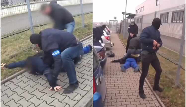 Pro bombového útočníka si došla zásahovka, policie muže obvinila a soud ho poslal do vazby