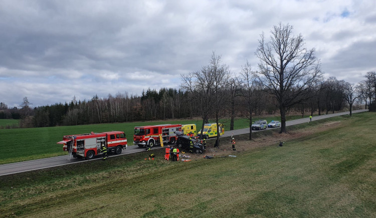 Policie hledá řidiče dodávky, který mohl způsobit nehodu. Zranili se při ní tři lidé