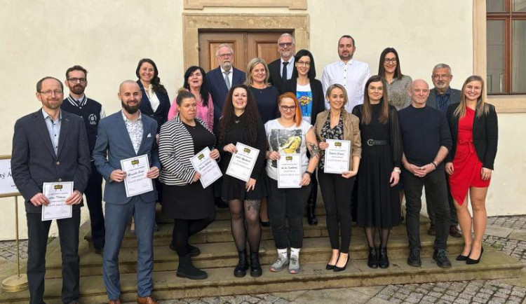 Probíhá další ročník ankety Zlatý Ámos. V semifinále jsou dvě učitelky z Prahy 4