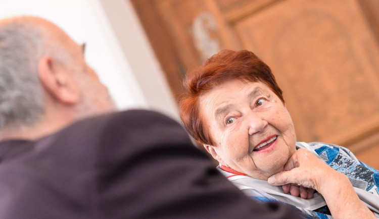 Zemřela básnířka Karla Erbová, za normalizace patřila k zakázaným autorům a 20 let nesměla publikovat