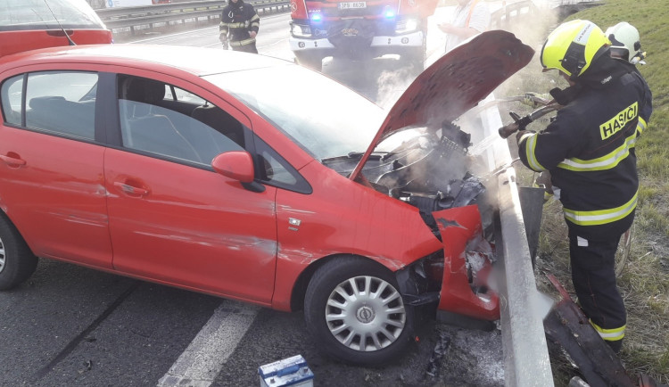 Řidič nedával pozor a způsobil hromadnou nehodu na dálnici D5 ve směru na Rozvadov