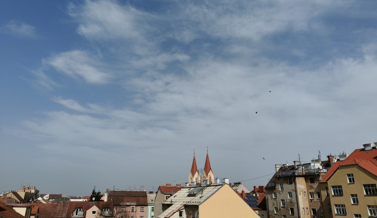 Saharský prach zhoršuje kvalitu ovzduší, ve větších koncentracích přechází i přes západ Čech