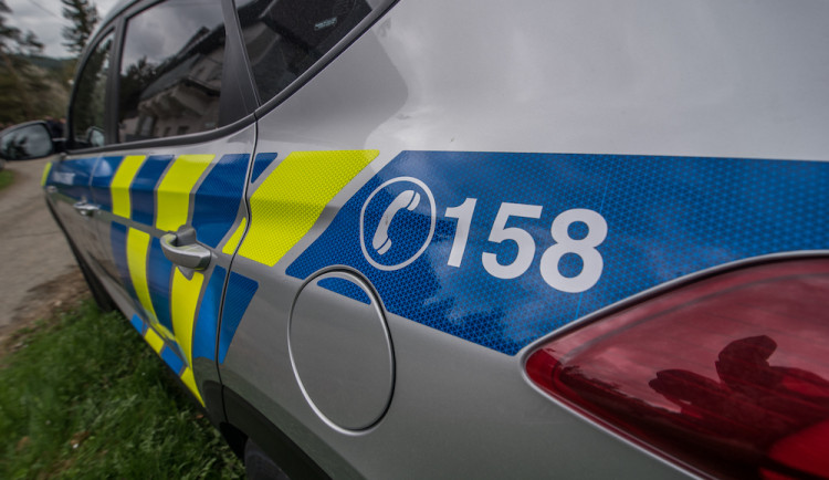 U Mirkovic se čelně srazila dvě auta. Řidiči jsou vážně zranění