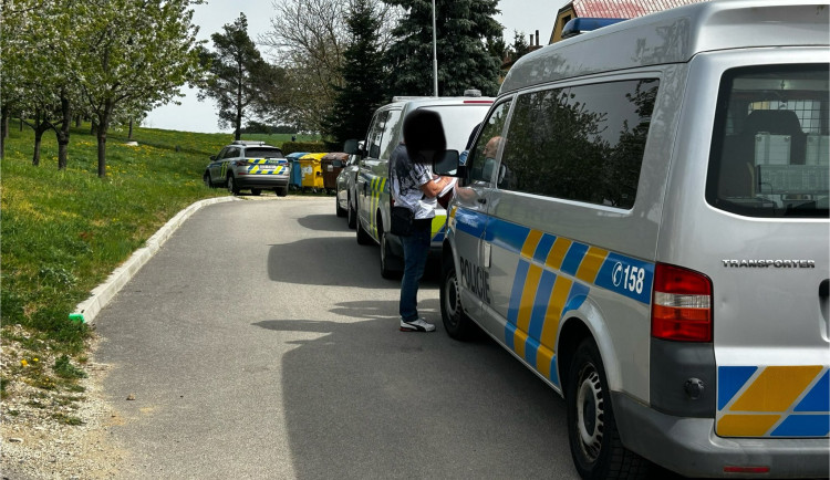 Muž v Dačicích měl zavraždit svoji družku. Policistům se přiznal