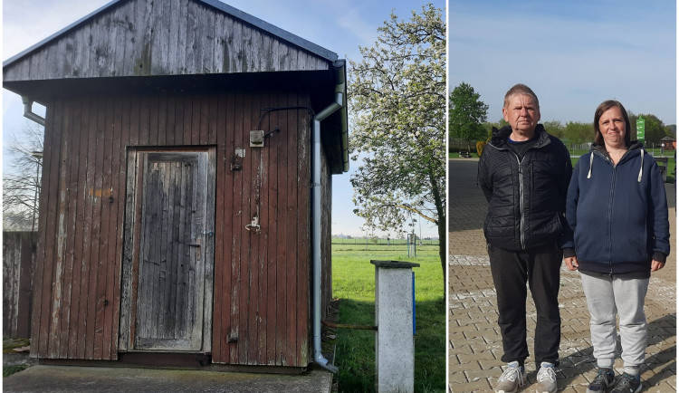 Bezdomoveckému páru poskytl obvod nevyužívanou chatku, oni výměnou za to uklízí okolí