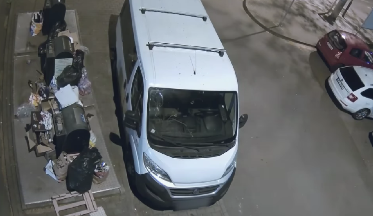 VIDEO: Podívejte se, jak bleskově vznikají černé skládky. Hrozí za ně velké pokuty