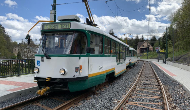 Tramvaje se vrací na trať do Jablonce, jízda bude o dvě minuty rychlejší
