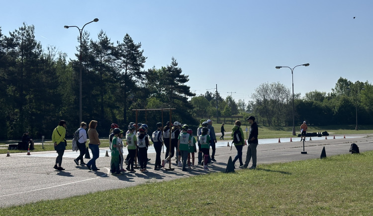 Děti se utkaly v soutěži mladých cyklistů. Prověřilo je dopravní hřiště nebo pravidla provozu