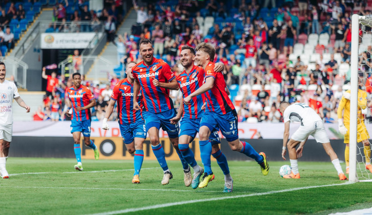 Hráči fotbalové Plzně budou i v dalších letech nosit na dresech logo Doosan Škoda Power