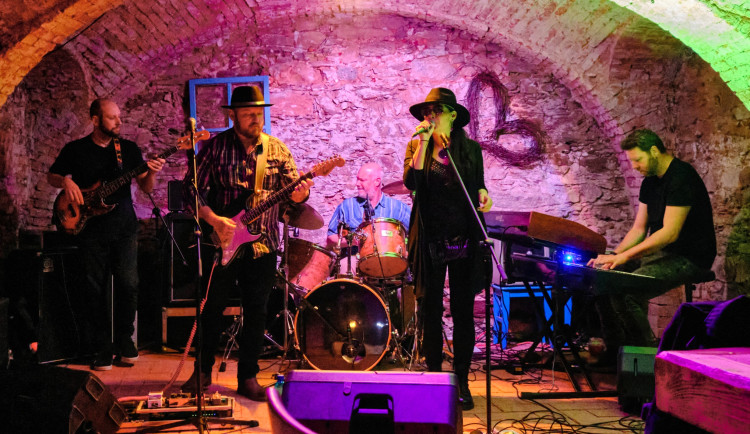 KULTURNÍ TIPY: Zajděte na koncert Mustang Bluesride nebo do Žižkárny na trhy