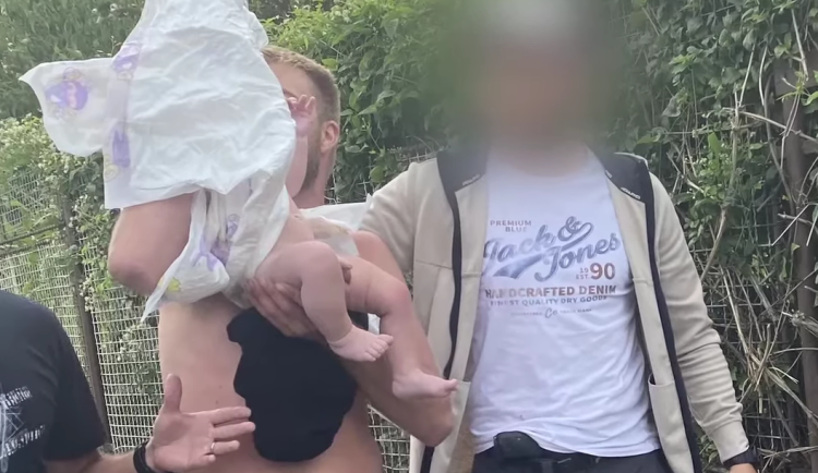 Soud osvobodil muže, který podle obžaloby unesl svého půlročního syna a vyhrožoval, že mu ublíží