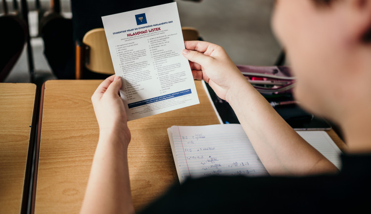 Středoškoláci z Plzeňského kraje by do Evropského parlamentu poslali Přísahu a Motoristy, ukázaly volby nanečisto